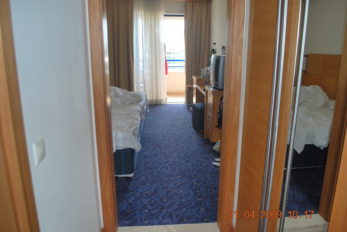 imagini hotel TITANIC LARA